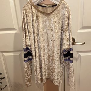 Velvet tunic top cream with blue velvet accents on each sleeve. EUC.  Size L